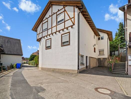 Mehrfamilienhaus zum Kauf 310.000 € 8 Zimmer 162 m² 228 m² Grundstück Horheim Wutöschingen / Horheim 79793