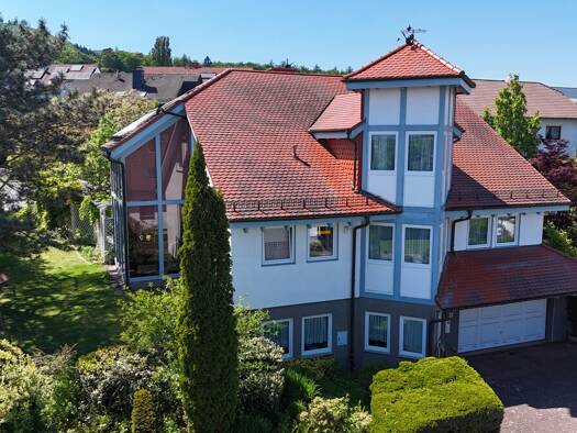 Einfamilienhaus zum Kauf 680.000 € 7 Zimmer 230 m² 921 m² Grundstück Großenritte Baunatal 34225