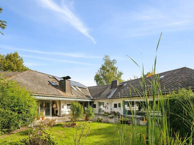 Villa zum Kauf 540.000 € 10 Zimmer 389 m² 1.354 m² Grundstück Weilburg 35781