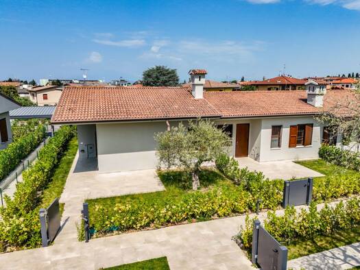 Doppelhaushälfte zum Kauf 340.000 € 3 Zimmer 65,3 m² 181 m² Grundstück Viale Michelangelo 150 Desenzano del Garda 25015