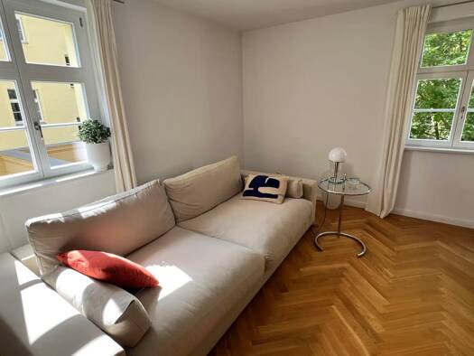 Wohnung zur Miete 1.053 € 2 Zimmer 70 m² Geschoss 1/2 frei ab 15.11.2026 Löbervorstadt Erfurt 99096