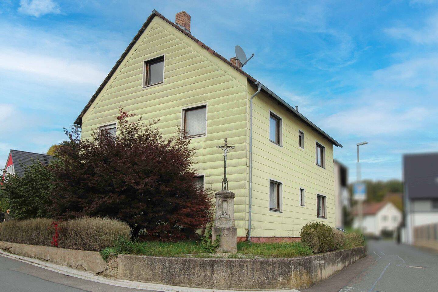 Immobilie in Hausen - Sanierungsbedürftiges Zweifamilienhaus mit Ausbaupotenzial in ruhiger Lage von Wimmelbach - Bild 0