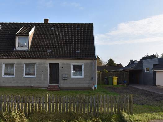 Doppelhaushälfte zum Kauf 92.000 € 3 Zimmer 68 m² 888 m² Grundstück frei ab sofort Bredstedt 25821