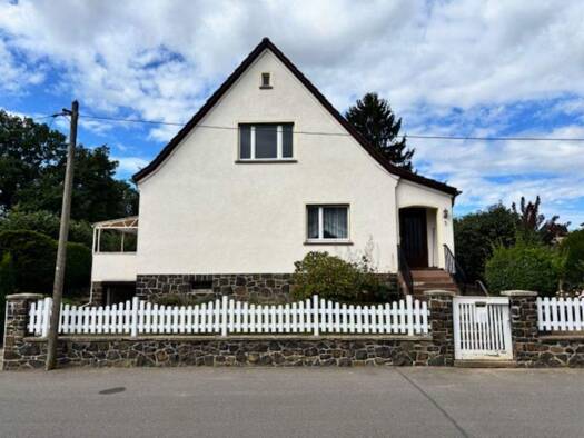 Einfamilienhaus zum Kauf 230.000 € 5 Zimmer 127 m² 891 m² Grundstück frei ab sofort Am Bürgergarten 3 Döbeln 04720