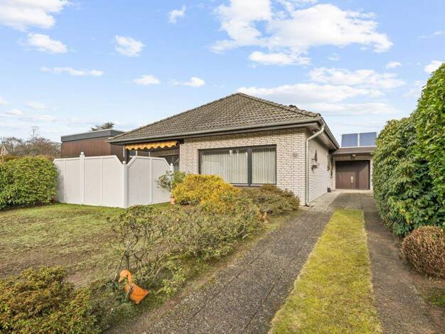 Bungalow zum Kauf 274.000 € 4 Zimmer 134 m² 593 m² Grundstück Bad Bederkesa Geestland 27624