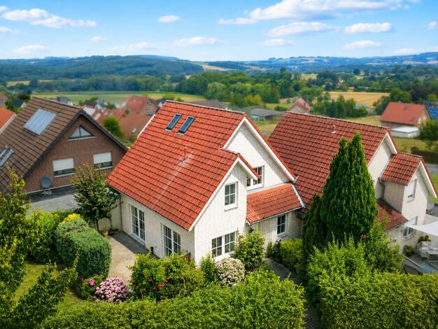 Doppelhaushälfte zum Kauf 420.000 € 4 Zimmer 123,5 m² 377 m² Grundstück Wüsten Bad Salzuflen 32108