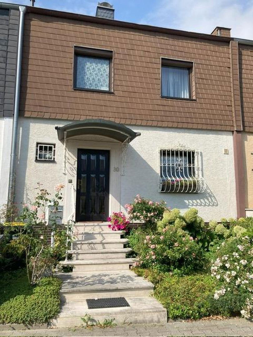 Reihenmittelhaus zum Kauf provisionsfrei 415.000 € 8,5 Zimmer 100 m²<br/>Wohnfläche 189 m²<br/>Grundstück Heitzhöferstrasse 30 Petterweil Karben-Petterweil 61184