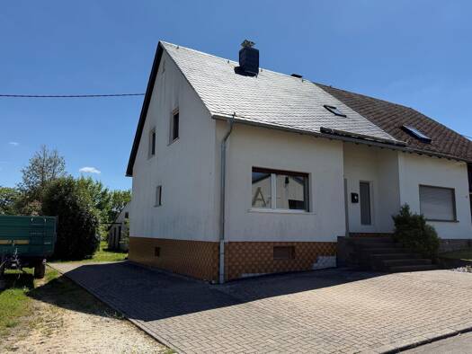Doppelhaushälfte zum Kauf 139.000 € 4 Zimmer 105 m² 677 m² Grundstück Beuren 54413