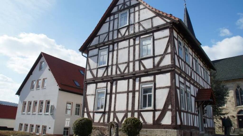 Einfamilienhaus zum Kauf provisionsfrei als Kapitalanlage geeignet 250.000 € 436 m² 1.066 m² Grundstück Pfaffschwende 37308