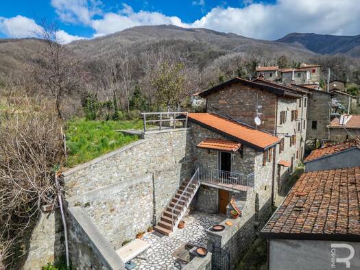 Haus zum Kauf 165.000 € 2 Zimmer 200 m² frei ab sofort Casola in Lunigiana