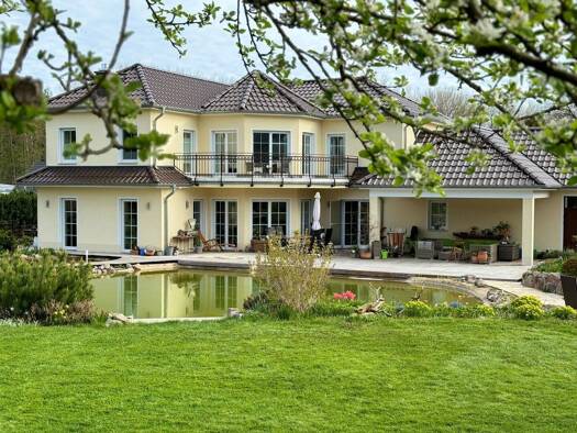 Villa zum Kauf provisionsfrei 1.550.000 € 7 Zimmer 245 m² 2.735 m² Grundstück frei ab 01.10.2026 Leubnitz Forst Werdau 08412