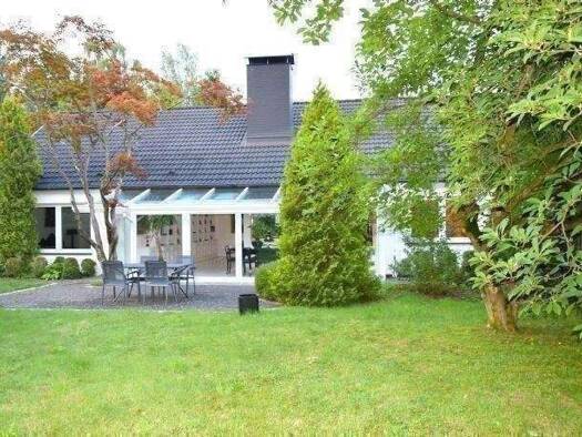 Mehrfamilienhaus zum Kauf als Kapitalanlage geeignet 1.999.000 € 15 Zimmer 350 m² 2.327 m² Grundstück Leversen Rosengarten 21224