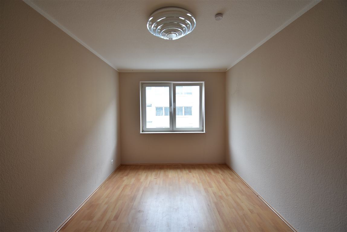 Wohnung zur Miete nur mit Wohnberechtigungsschein 377,77 € 2 Zimmer 60,3 m²<br/>Wohnfläche 2.<br/>Geschoss ab sofort<br/>Verfügbarkeit Am Sonnenbrunnen 21 Sonnborn Wuppertal 42327