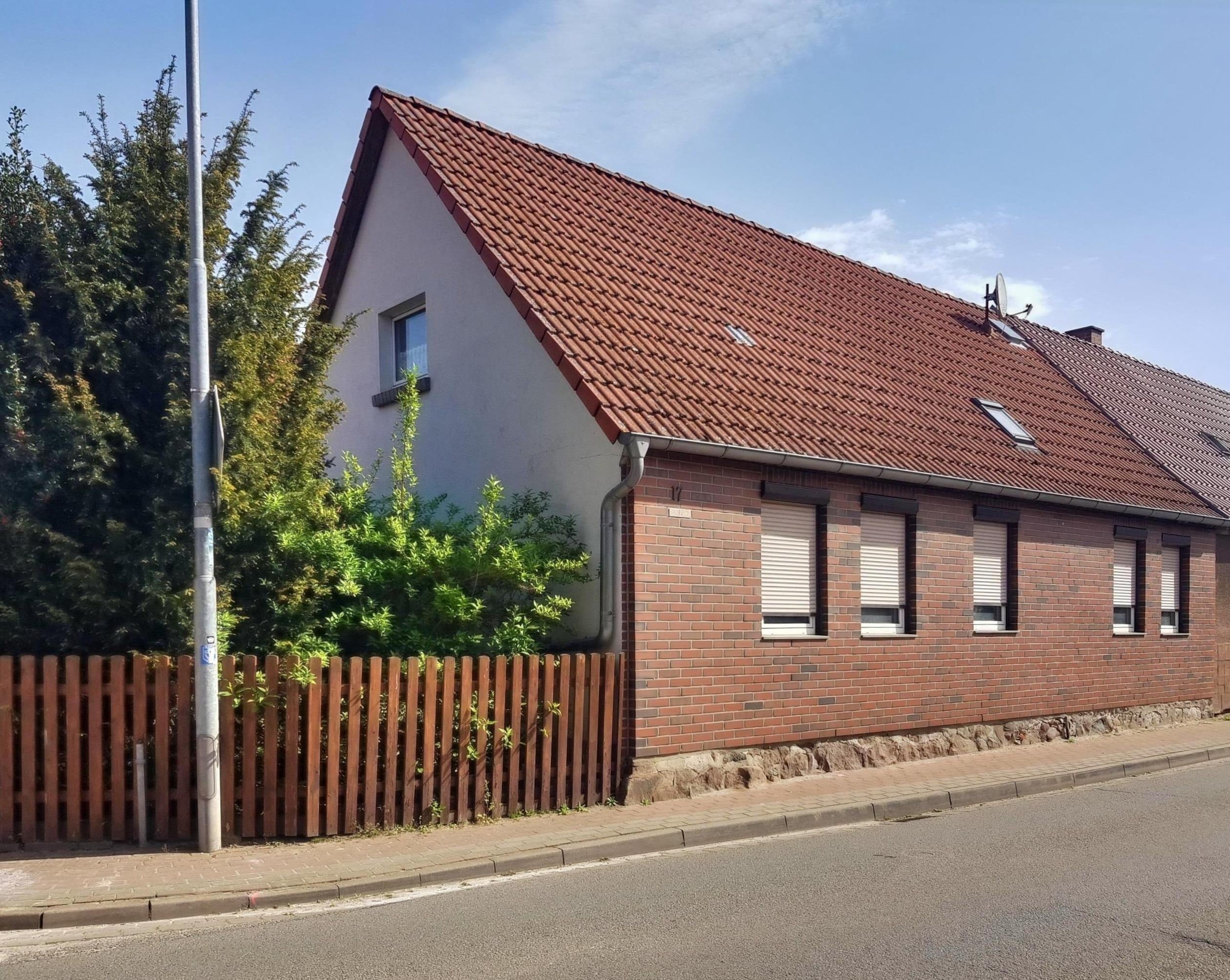 Doppelhaushälfte zum Kauf 49.000 € 4 Zimmer 88 m²<br/>Wohnfläche 278 m²<br/>Grundstück Groß Schwarzlosen Tangerhütte 39517