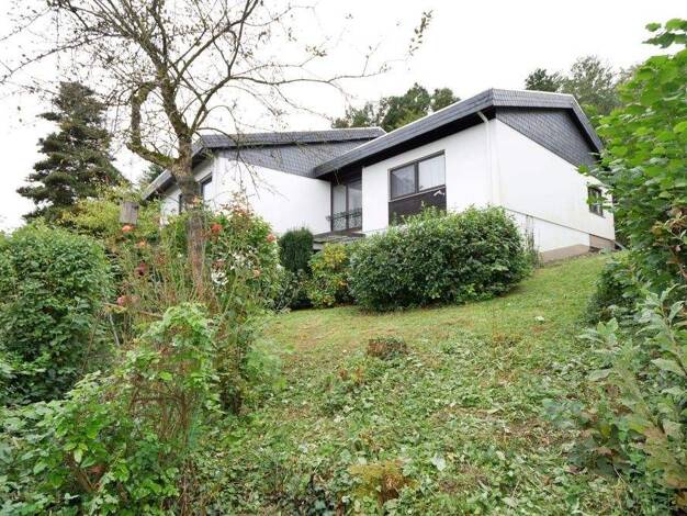 Einfamilienhaus zum Kauf 359.000 € 10 Zimmer 201 m² 1.080 m² Grundstück Witzmannsberg Ahorn 96482