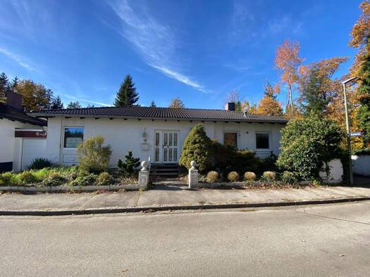 Bungalow zum Kauf 940.000 € 3 Zimmer 140 m² 557 m² Grundstück frei ab sofort Lärchenstraße 13 Waldkolonie Putzbrunn 85640