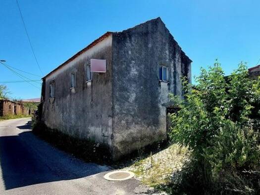 Haus zum Kauf 85.000 € 2 Zimmer 220 m² 2.280 m² Grundstück Alvaiázere 3251-909