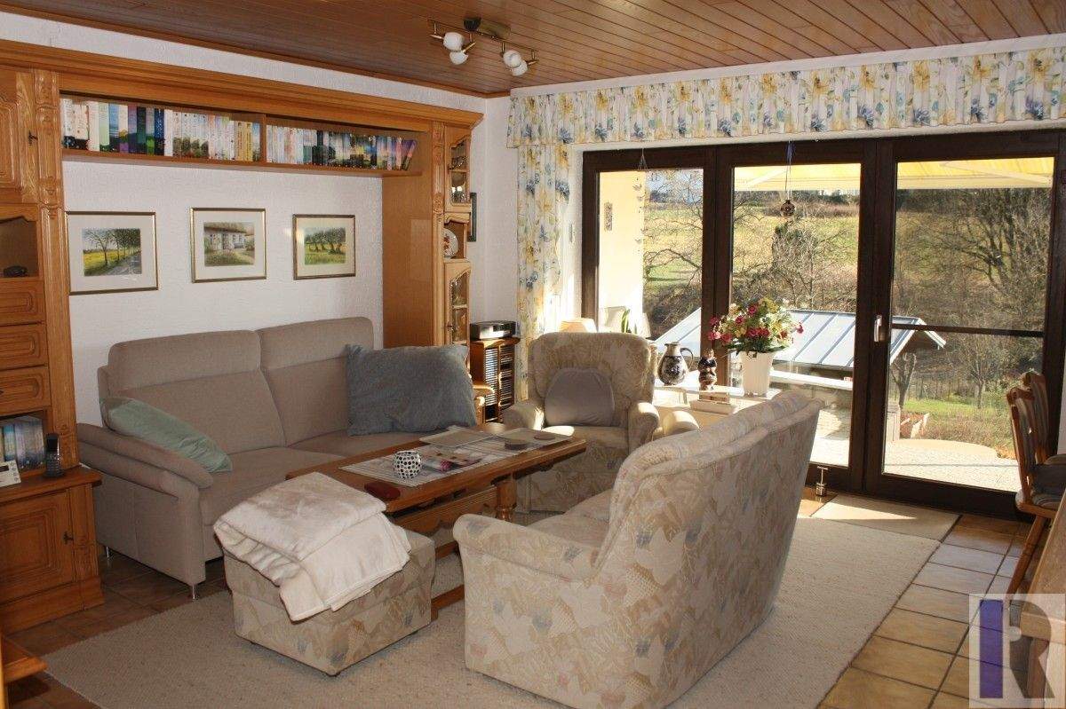 Immobilie in Hümmerich - Wohnen im Grünen - Einfamilienhaus mit großem Garten, Obstbäumen und Bachlauf - Bild 3