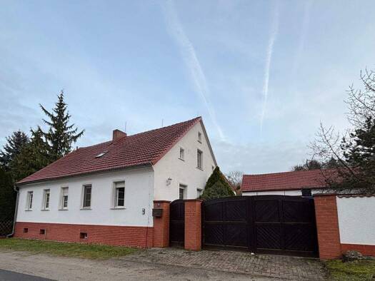 Bauernhaus zur Miete 1.995 € 7 Zimmer 160 m² 8.300 m² Grundstück frei ab sofort Lieberoser Straße 18 Neuzelle 15898