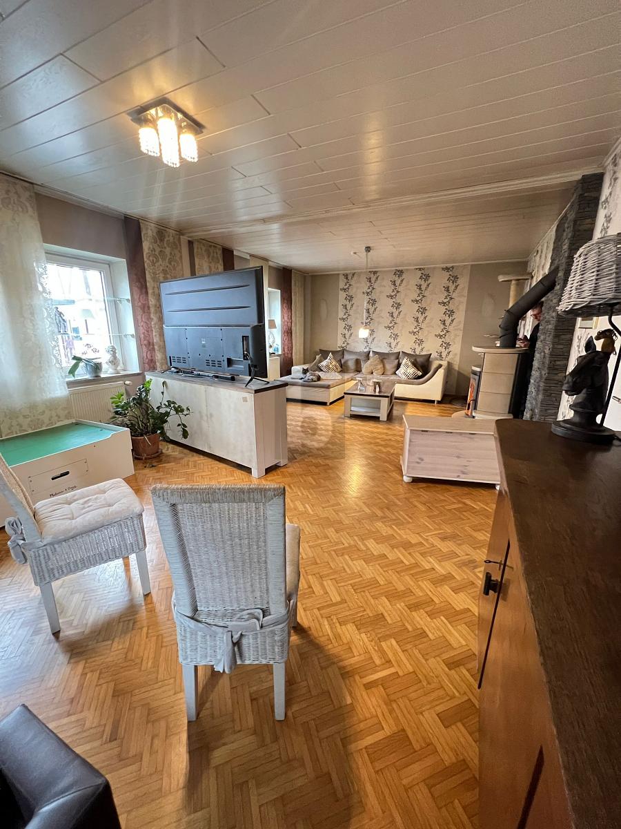 Mehrfamilienhaus zum Kauf 365.000 € 10 Zimmer 300 m²<br/>Wohnfläche 1.753 m²<br/>Grundstück Sattenhausen Gleichen 37130