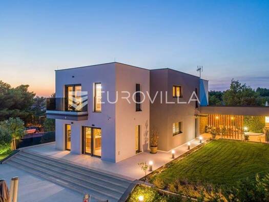 Haus zur Miete 3.500 € 4 Zimmer 380 m² Brodarica Sibenik 22010