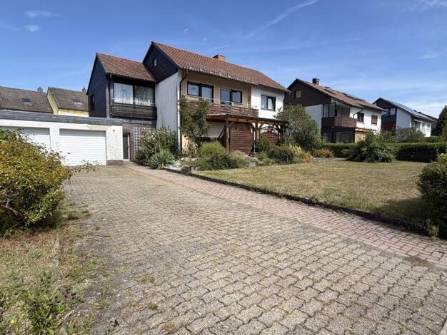 Mehrfamilienhaus zum Kauf 349.000 € 7 Zimmer 192 m² 972 m² Grundstück Neustadt Neustadt b.Coburg 96465