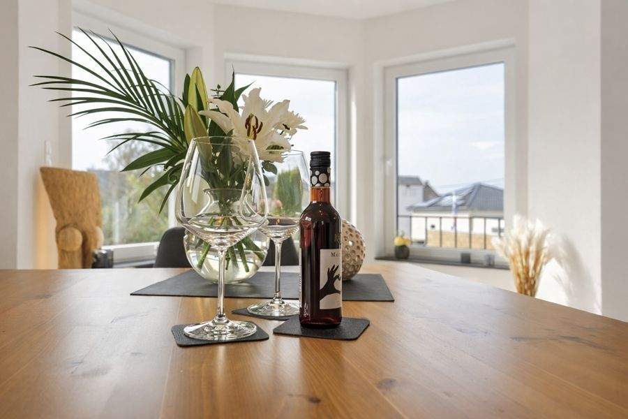 Immobilie in Saffig - Lichtdurchflutetes Einfamilienhaus mit offenem Wohnbereich und großem Garten - Bild 3