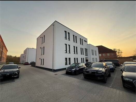 Wohnung zur Miete 1.180 € 4 Zimmer 105 m² Geschoss 1/2 frei ab 01.07.2026 Ludwigslust 19288