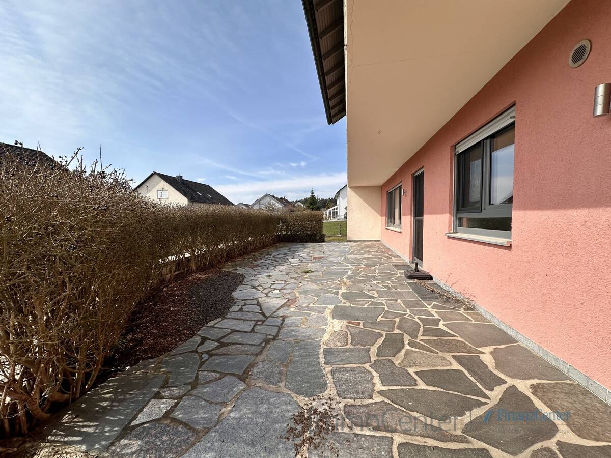 Immobilie in Schnaittenbach - Attraktives Mehrparteienhaus mit Entwicklungspotenzial in ruhiger Lage von Schnaittenbach - Bild 2