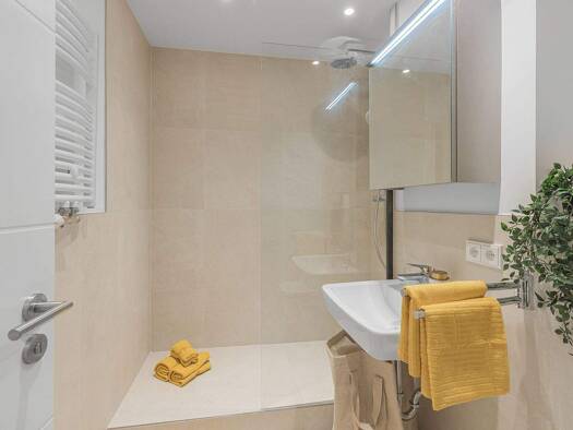 Wohnung zur Miete 750 € 10 m² Geschoss 2/5 frei ab sofort Weißenseestraße 95 Obergiesing München 81539