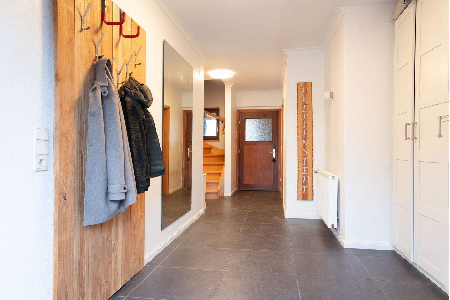 Immobilie in Vorwerk - Kamin, Garten und viel Platz: Großzügiges Zweifamilienhaus mit besonderem Wohnambiente - Bild 2