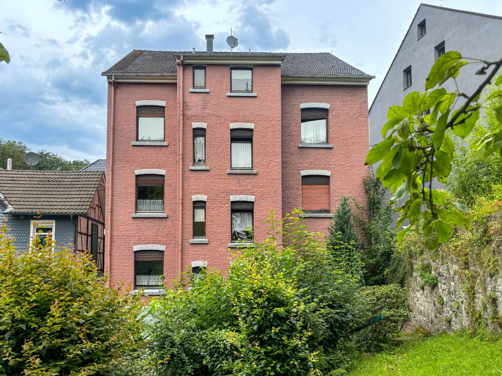 Mehrfamilienhaus zum Kauf als Kapitalanlage geeignet 350.000 € 17 Zimmer 504,6 m²<br/>Wohnfläche 276 m²<br/>Grundstück Milspe Ennepetal 58256