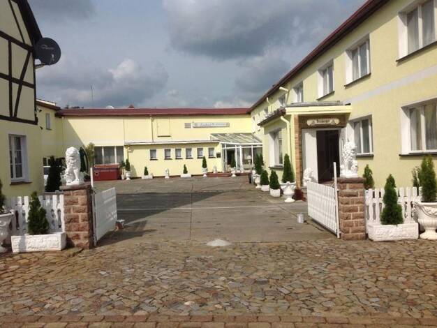 Hotel zum Kauf provisionsfrei 38 Zimmer 400 m² Gastrofläche 1.600 m² Grundstück Friedrich Ebert str 4 Bottmersdorf Wanzleben 39164