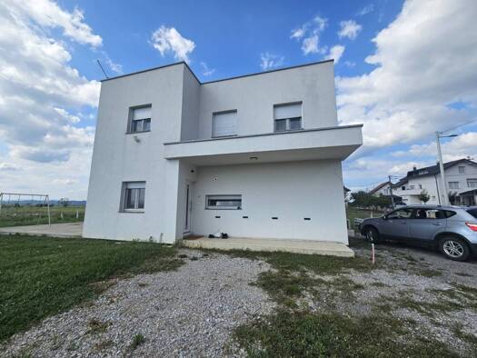 Einfamilienhaus zum Kauf 350.000 € 5 Zimmer 200 m² Zaprešić 10290