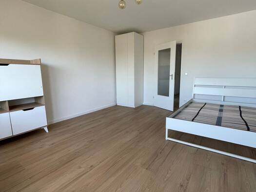 Wohnung zur Miete 440 € 1 Zimmer 31 m² Geschoss 3/5 frei ab 01.05.2026 Weiherhofer Hauptstraße 65 Weiherhof Zirndorf 90513