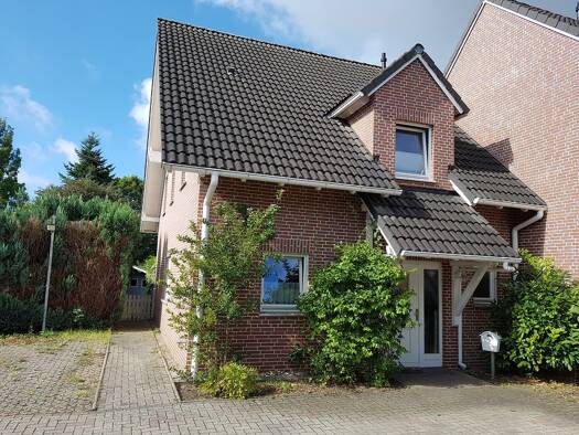 Doppelhaushälfte zur Miete 1.200 € 4 Zimmer 110 m² 300 m² Grundstück frei ab 01.11.2025 Bad Segeberg 23795