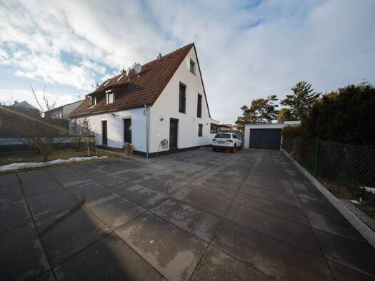 Doppelhaushälfte zum Kauf 685.000 € 6 Zimmer 130 m² 638 m² Grundstück frei ab 28.04.2026 Stadeln Fürth 90765