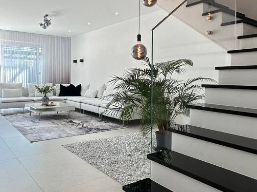 Doppelhaushälfte zum Kauf 960.000 € 5 Zimmer 180 m² 377 m² Grundstück Neutraubling 93073