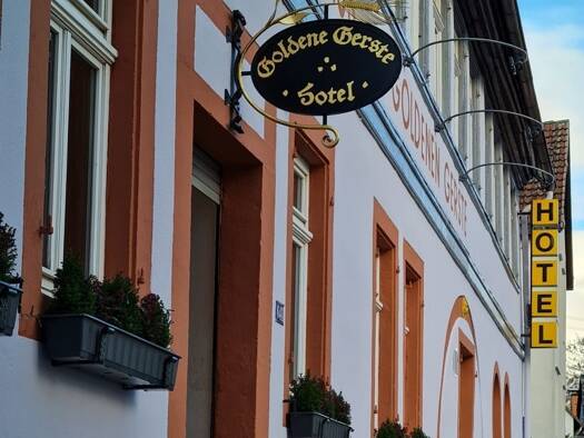 Hotel zum Kauf 1.999.999 € 157 m² Gastrofläche 427 m² Grundstück Bonames Frankfurt 60437