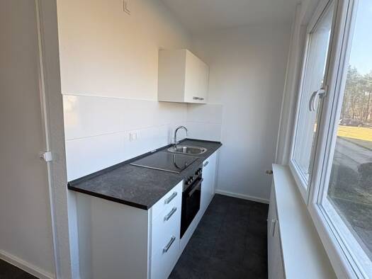 Wohnung zur Miete 530 € 4 Zimmer 70,7 m² 2. Geschoss frei ab sofort Geschwister-Scholl-Str. 3 Ernst-Thälmann-Siedlung Viereck 17309