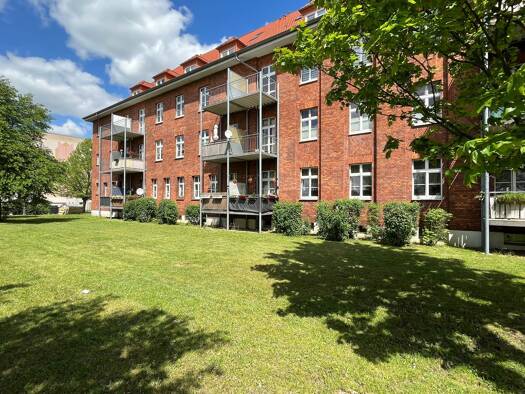 Wohnung zur Miete 830 € 4 Zimmer 104 m² frei ab sofort Am Exerzierplatz 9 Parchim 19370