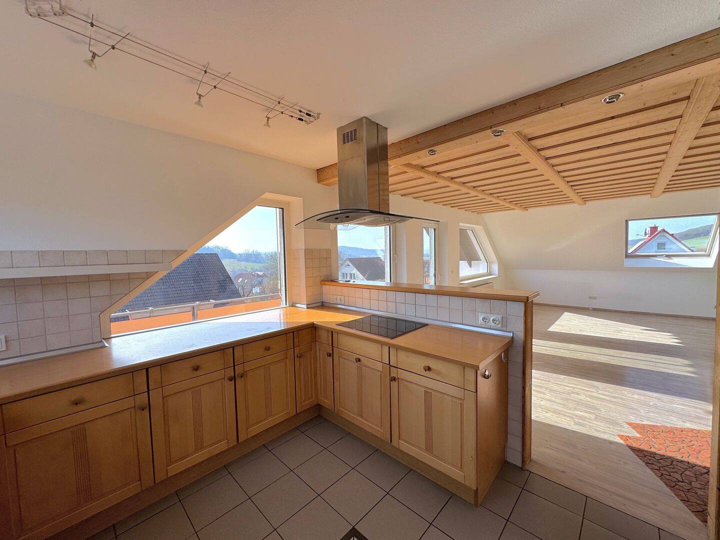 Immobilie in Gleichen - Lichtdurchflutete Eigentumswohnung mit Kamin und Doppelcarport - Bild 2