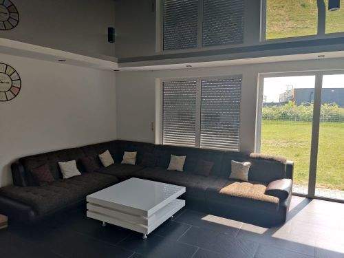 Immobilie in Euerbach - Großzügiges Einfamilienhaus mit  Einliegenwohnung/Büro 2 Garagen und 3 Stellplätzen in 97502 Euerbach zwischen Schweinfurt und Würzburg (ID 10633) - Bild 1