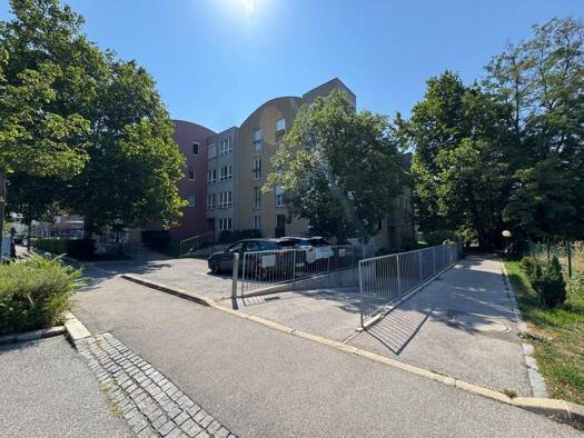 Tiefgaragenstellplatz zur Miete 65,83 € Baden 2500