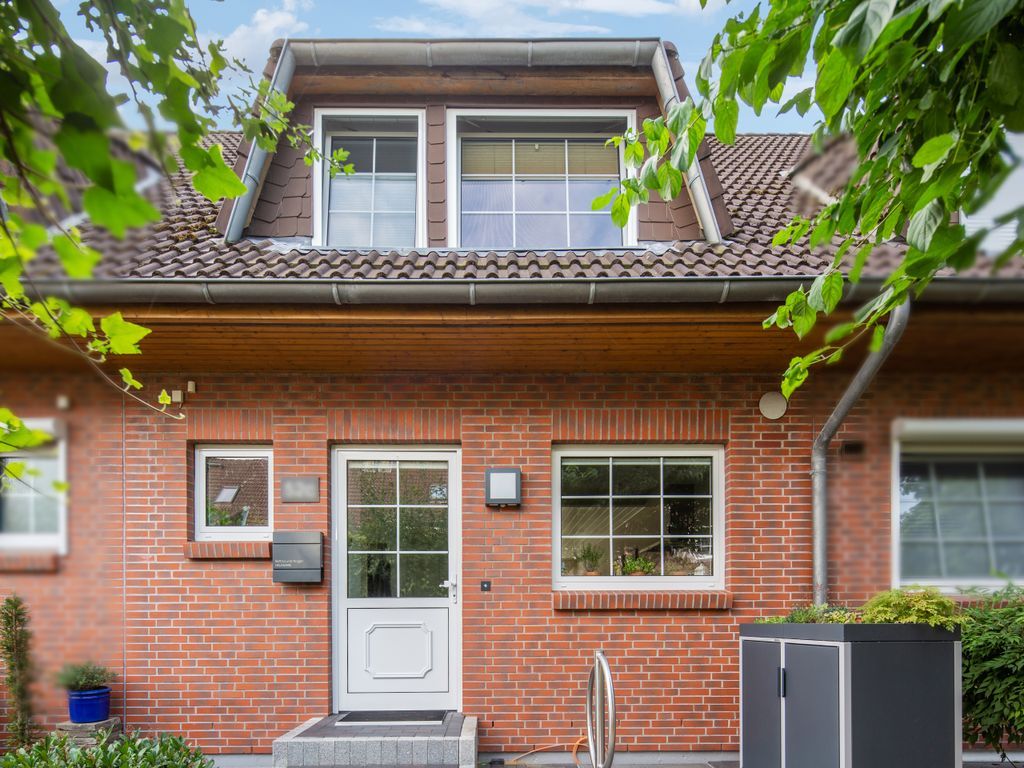 Reihenmittelhaus zum Kauf 399.000 € 3,5 Zimmer 102 m²<br/>Wohnfläche 190 m²<br/>Grundstück Wahlbezirk 14 Elmshorn 25337