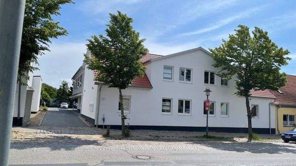 Wohnung zur Miete 814 € 2 Zimmer 74 m² frei ab sofort Lindenstr. 2 Garz Garz/Rügen 18574
