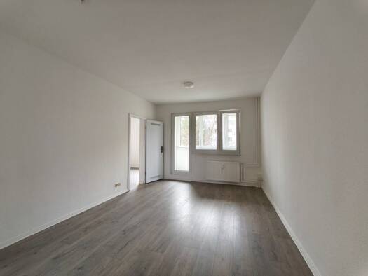 Wohnung zur Miete 318 € 3 Zimmer 62,4 m² 2. Geschoss Dietrich-Bonhoeffer-Straße 43 Zeitz 06712
