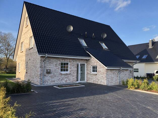 Mehrfamilienhaus zur Miete 1.425 € 5 Zimmer 130 m² 1 m² Grundstück Wüstmark Schwerin 19061