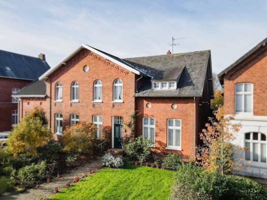 Doppelhaushälfte zum Kauf 429.000 € 7 Zimmer 245 m² 739 m² Grundstück Leer 26789