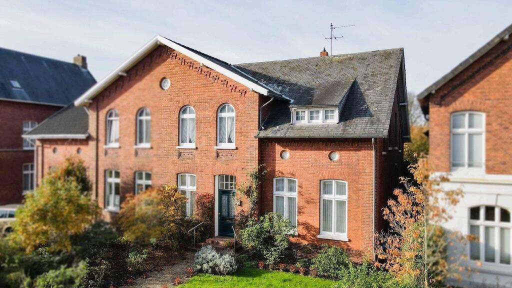 Doppelhaushälfte zum Kauf 429.000 € 7 Zimmer 245 m² 739 m² Grundstück Leer 26789